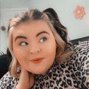 MEET YOUR POSHER ❤️